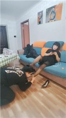 大庆S高跟黑丝踩虐脚下奴完整版JS241129-39