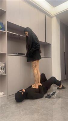 白鹭长腿纹身小姐姐-踢裆踩踏坐脸窒息 bf47588