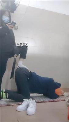 奇了怪了健身后原味白袜踩脚奴 JS241206-7