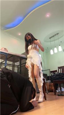 【爱秀套图】【伊晨】囚禁狗笼/狂抽耳光/长靴踩踢裆/喂口水圣水吃袜子bf47819