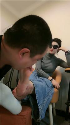 蜜雪近距离闻舔超臭棉袜裸足 bf47846