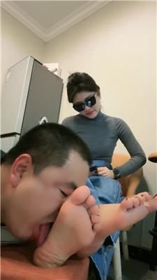 蜜雪近距离闻舔超臭棉袜裸足 bf47846