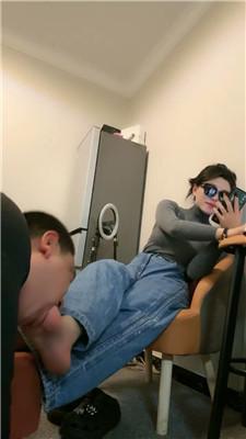 蜜雪近距离闻舔超臭棉袜裸足 bf47846