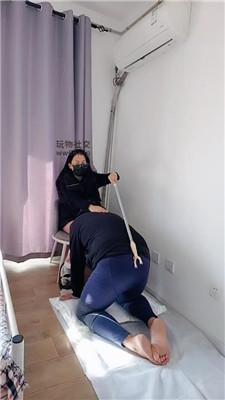 【爱秀套图】【上海汤圆】裸足踩虐/衣叉抽打JS241130-2