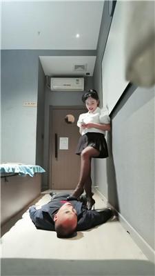 西北傻子开发足疗店技师-踩踏跪拜耳光/皮带抽/口水浓痰 JS241204-33