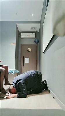 西北傻子开发足疗店技师-踩踏跪拜耳光/皮带抽/口水浓痰 JS241204-33