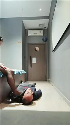 西北傻子开发足疗店技师-踩踏跪拜耳光/皮带抽/口水浓痰 JS241204-33