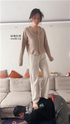 【爱秀套图】【埋汰】玉足踢踹踩虐/恋足舔JS241205-7