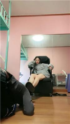 总攻大人毛拖鞋踩踏/嘴叼鞋/舔脏鞋底/鞭打 bf47787