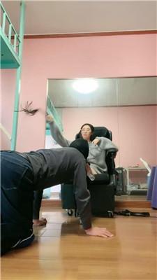 总攻大人毛拖鞋踩踏/嘴叼鞋/舔脏鞋底/鞭打 bf47787