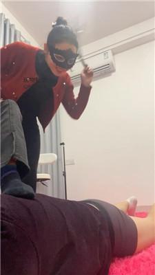 姗姗高跟鞋踩踏/散鞭抽打 JS241205-18