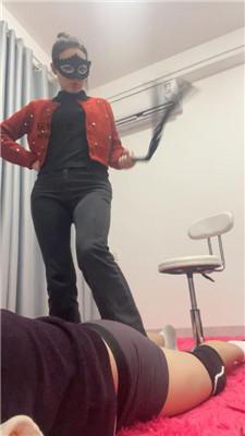 姗姗高跟鞋踩踏/散鞭抽打 JS241205-18