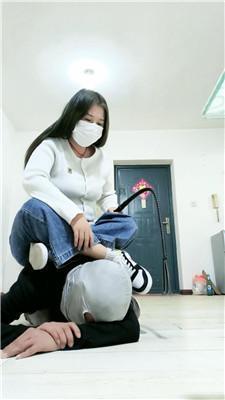 青竹骑马狗爬-运动鞋白袜踩-鞭打 JS241205-16