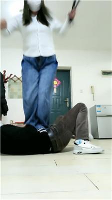 青竹骑马狗爬-运动鞋白袜踩-鞭打 JS241205-16