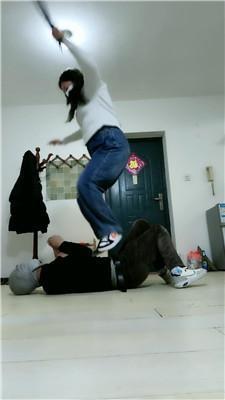 青竹骑马狗爬-运动鞋白袜踩-鞭打 JS241205-16