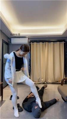 猴歌皮鞋白袜跳踩/坐脸窒息 bf47799