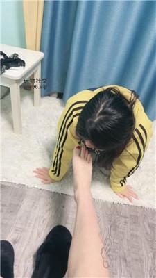 【爱秀套图】【小凤梨】袜子做手套/磕头求虐/藤条抽JS241203-27