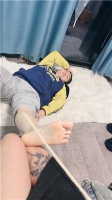 小凤梨袜子做手套/磕头求虐/藤条抽 JS241203-27