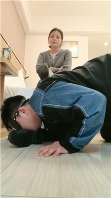 蓝蓝大S舔脏皮鞋裤袜/骑马踩踏 bf47753