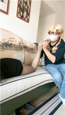 泽莉金发bt怪下跪伺候下 JS241204-4