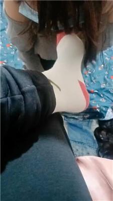 【爱秀套图】【伪娘和人妻】变装奴跪舔棉袜裸足JS241204-8