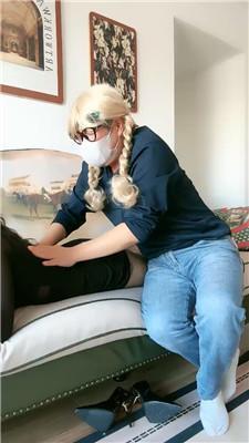 泽莉金发bt怪下跪伺候上 JS241204-3