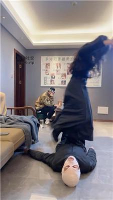 猴歌羞涩素人小姐姐-踩踏耳光踢裆 bf47764