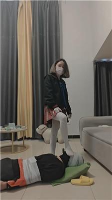 陶拉大人捆绑白丝脚踩虐窒息 JS241212-3