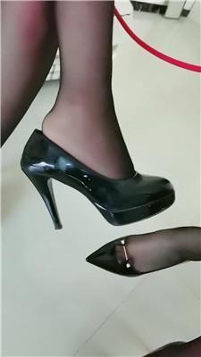 皮皮母畜-狗链遛狗/高跟黑丝踩/中指鄙视 bf48110