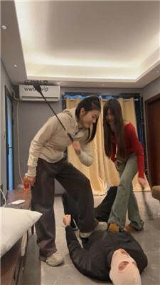 【爱秀套图】【猴歌】双S-脏鞋原味白袜暴力踢踹踩踏bf48108