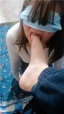 伪娘和人妻变装cd疯狂舔脚丫 JS241211-45