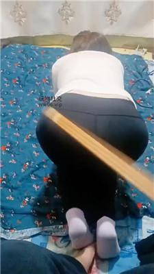 伪娘和人妻变装cd疯狂舔脚丫 JS241211-45