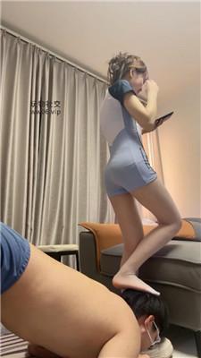 丫丫健身女神白丝踩虐极致虐 bf48084