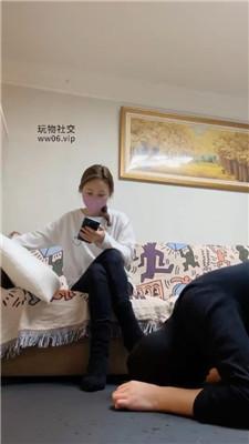 安安sama坐脸窒息/换多双鞋踩踏/吮吸玉足 bf48087