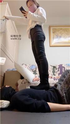 安安sama坐脸窒息/换多双鞋踩踏/吮吸玉足 bf48087