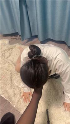 小凤梨黑丝jio玩虐/戒尺虐打 JS241211-10