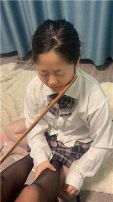 小凤梨黑丝jio玩虐/戒尺虐打 JS241211-10
