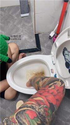 Qi7绿帽老公居然喜欢舔马桶 JS241210-45