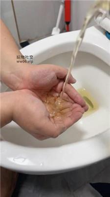 Qi7绿帽老公居然喜欢舔马桶 JS241210-45