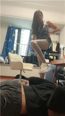 爱丽丝长靴高跟踩踏/小白鞋踢踹/掐脖窒息/耳光完整版 bf48053