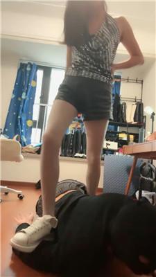 爱丽丝长靴高跟踩踏/小白鞋踢踹/掐脖窒息/耳光完整版 bf48053