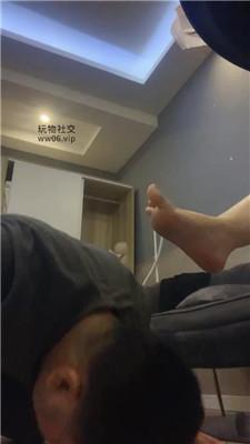 玩物第一贱近距离狂舔素人的酸臭脚 JS241210-4