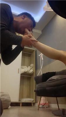 玩物第一贱近距离狂舔素人的酸臭脚 JS241210-4