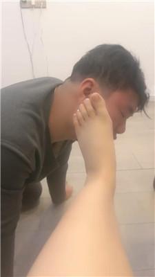 软软sama舔可爱女生的脚丫/赏赐圣水 JS241210-6