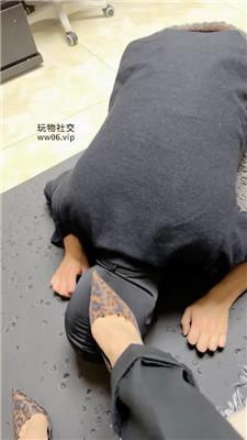 安安sama高跟全体重踩踏/吮吸脚趾 bf48023