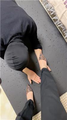 安安sama高跟全体重踩踏/吮吸脚趾 bf48023