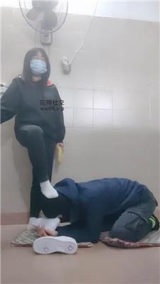 奇了怪了舔脏小白鞋/白袜脚踩 JS241210-17