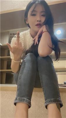 路子爬到妈妈夸下    241208-2