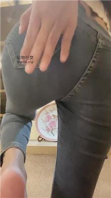 路子爬到妈妈夸下    241208-2