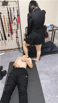 可馨大大夹手指酷刑/高跟+短靴踩踏/踢裆鞭打 JS241209-2